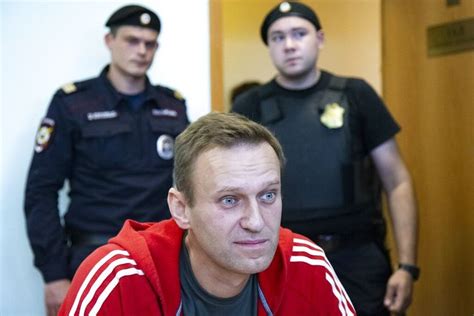  Navalnyn Myrkkytyskohtaus: Poliittinen Teatteri Vai Tosi-Elämää?